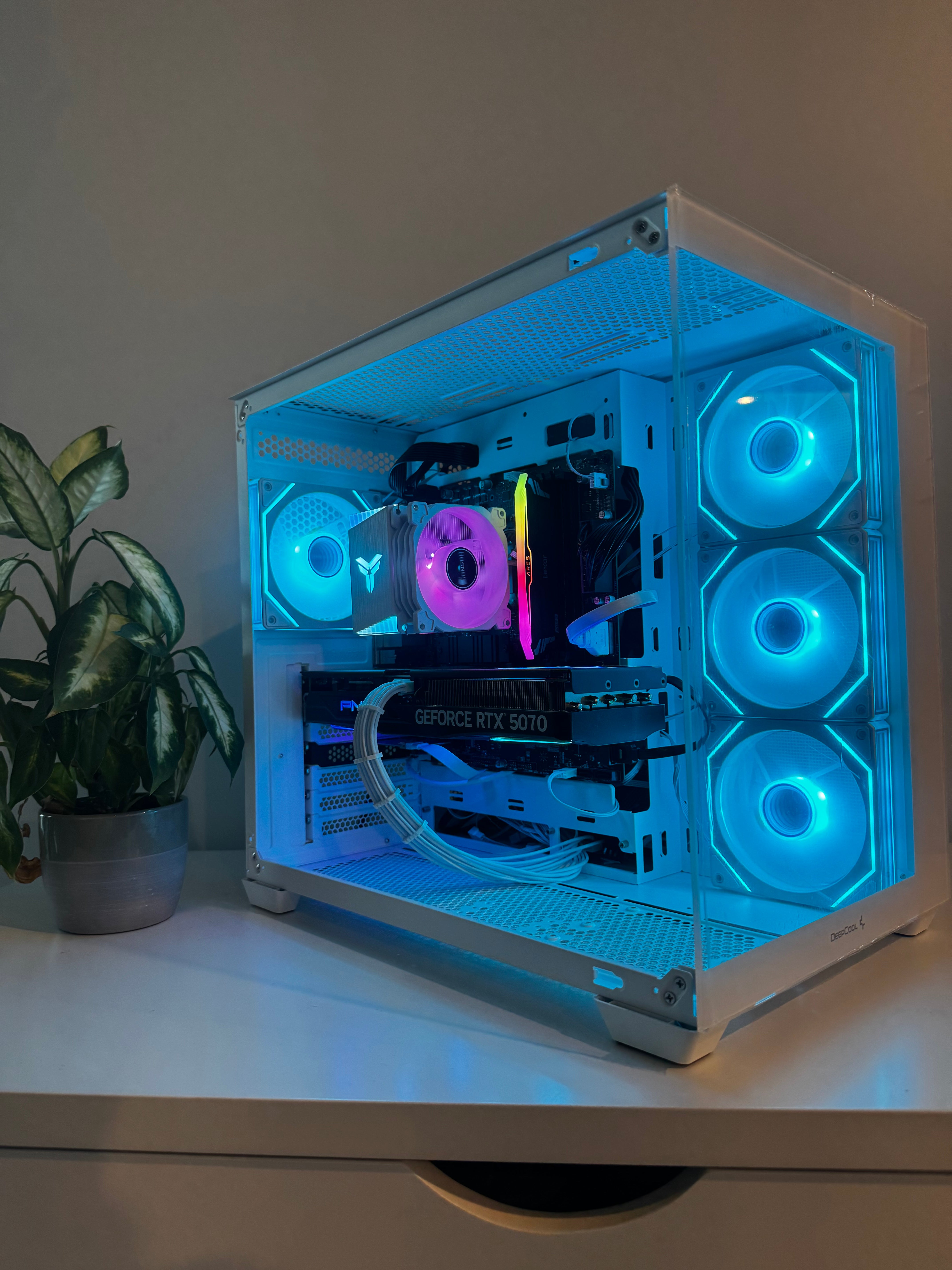 5070 12GB | i5 14600kf | 16gb ddr5 | 1tb | Win 11